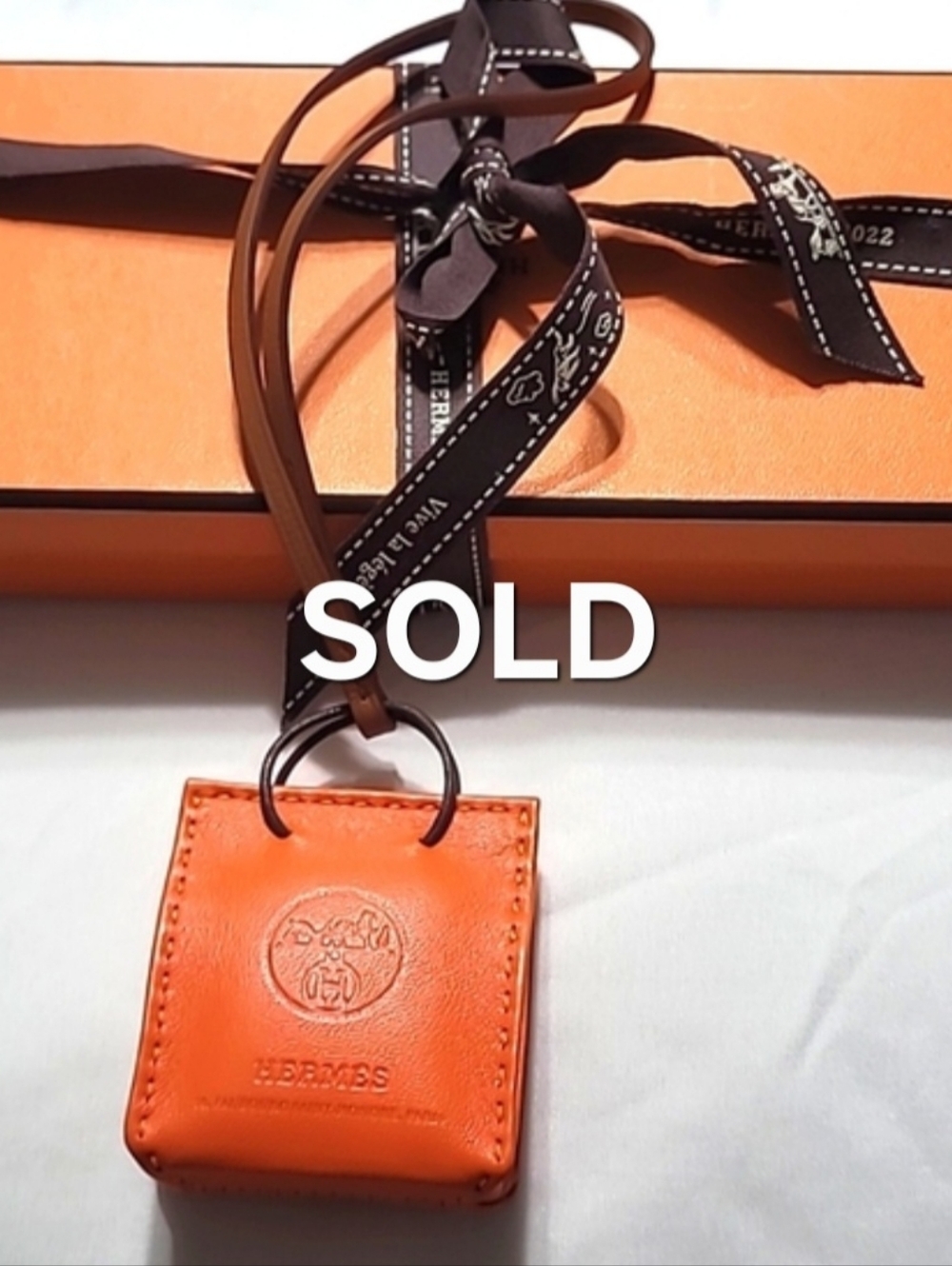 SOLD HERMES SAC ORANGE CHARM PM